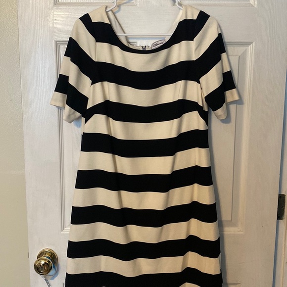 • Dress • - Picture 1 of 5